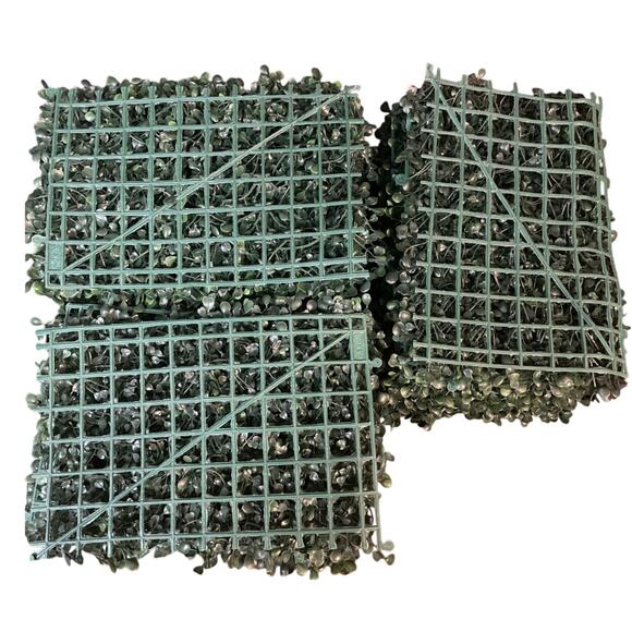 23 pcs of Artificial Grass Wall Decoration
(X2) - Picture 1 of 6